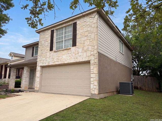 8423 BERRY KNOLL DR, Universal City, TX 78148