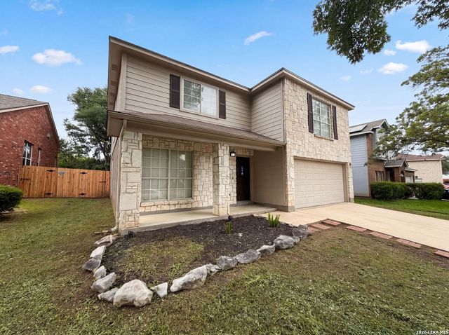 8423 BERRY KNOLL DR, Universal City, TX 78148