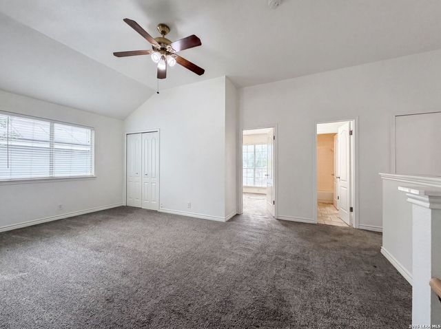 8423 BERRY KNOLL DR, Universal City, TX 78148