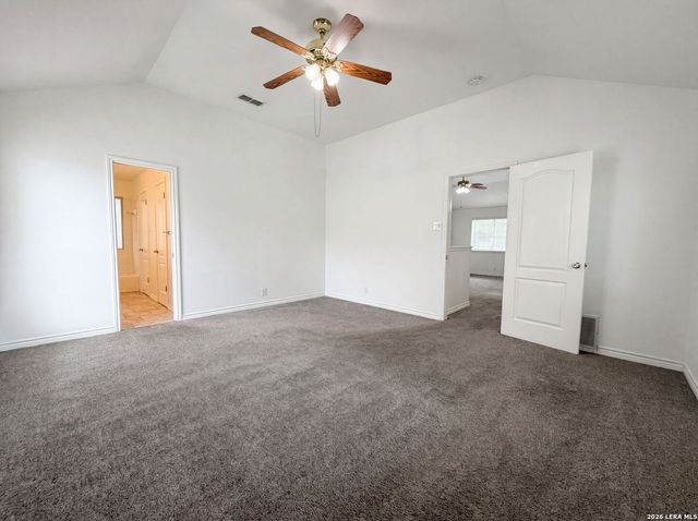 8423 BERRY KNOLL DR, Universal City, TX 78148