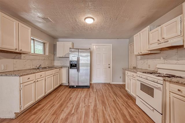 10613 Buffum Street, Houston, TX 77051