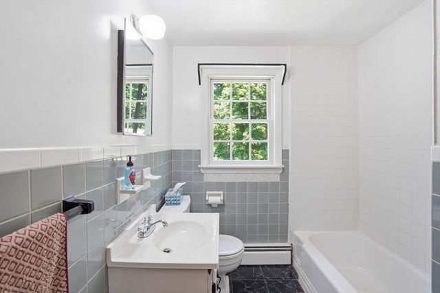 33 Cold Spring Rd, Westford, MA 01886