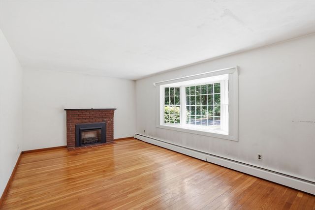 33 Cold Spring Rd, Westford, MA 01886