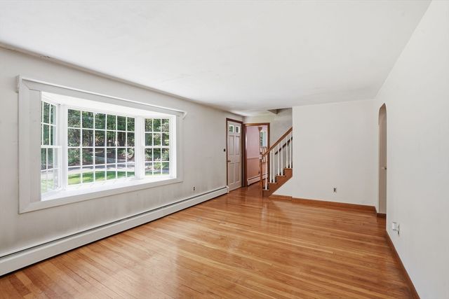 33 Cold Spring Rd, Westford, MA 01886
