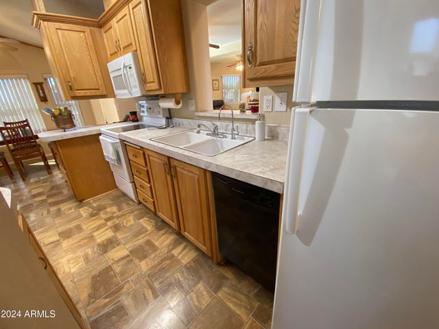 2061 S WALLA WALLA Circle, Apache Junction, AZ 85119