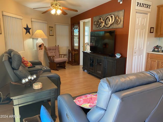 2061 S WALLA WALLA Circle, Apache Junction, AZ 85119