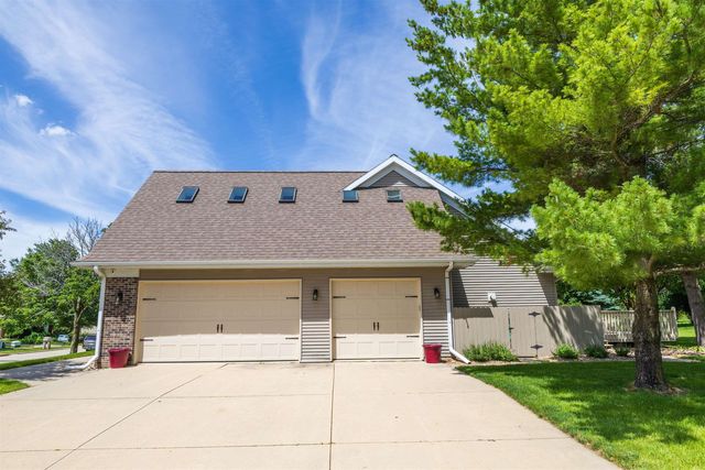3023 Wellington Drive, Cedar Falls, IA 50613