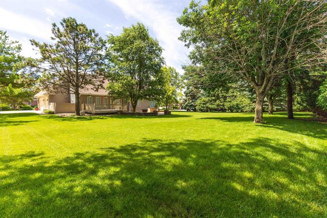 3023 Wellington Drive, Cedar Falls, IA 50613