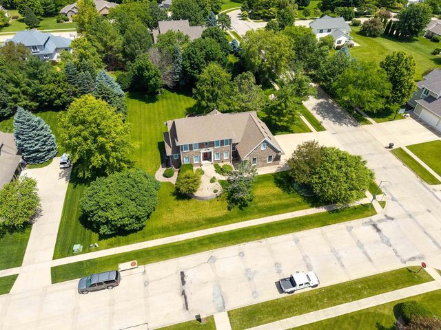 3023 Wellington Drive, Cedar Falls, IA 50613
