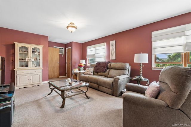 15 Willard Avenue, Farmingdale, NY 11735