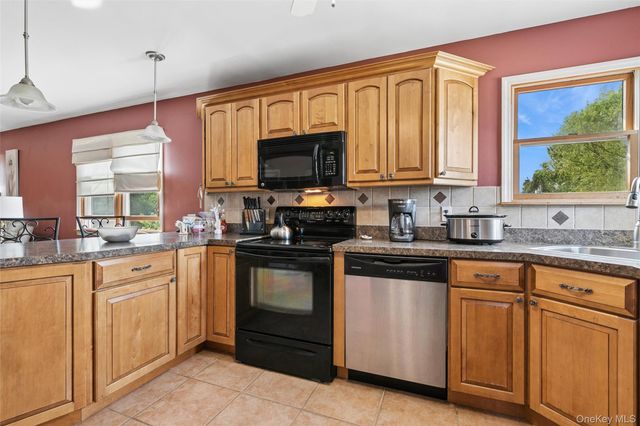 15 Willard Avenue, Farmingdale, NY 11735