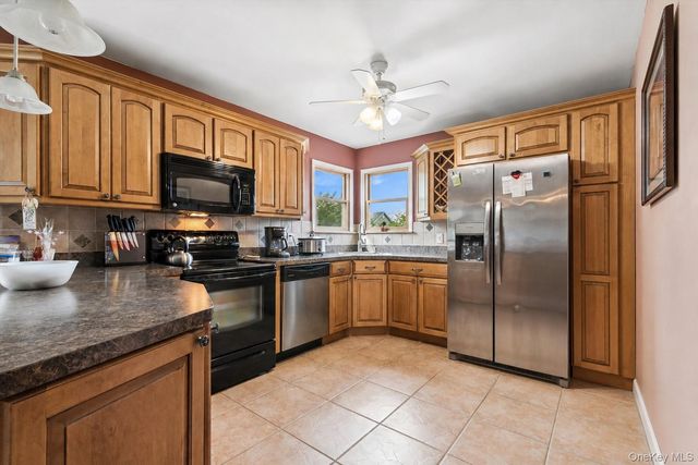 15 Willard Avenue, Farmingdale, NY 11735