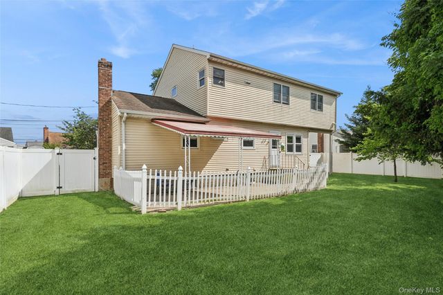15 Willard Avenue, Farmingdale, NY 11735
