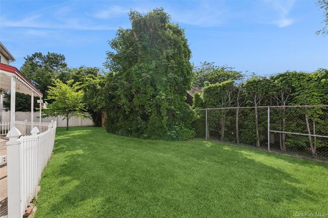 15 Willard Avenue, Farmingdale, NY 11735