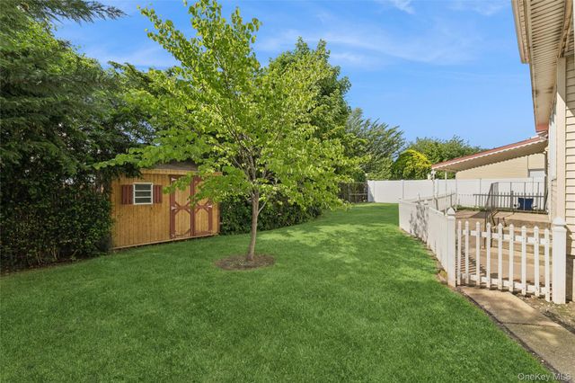 15 Willard Avenue, Farmingdale, NY 11735