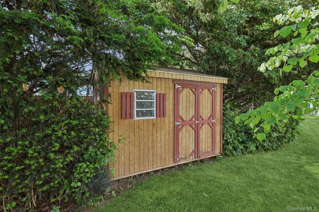 15 Willard Avenue, Farmingdale, NY 11735