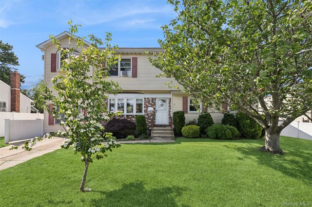 15 Willard Avenue, Farmingdale, NY 11735