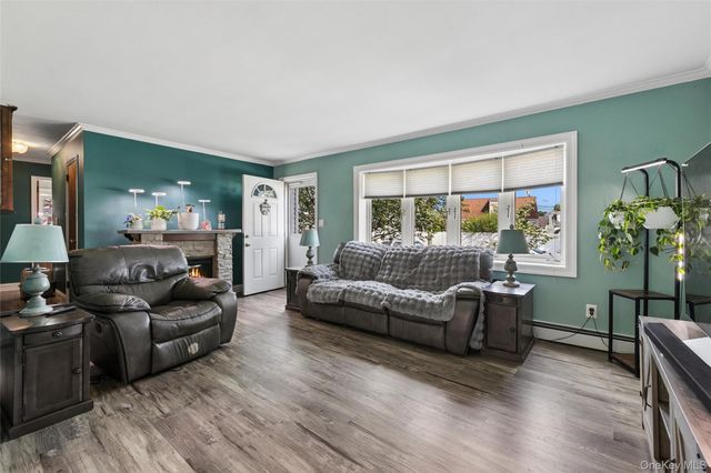 15 Willard Avenue, Farmingdale, NY 11735