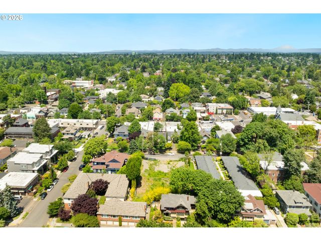 2226 Ne WEIDLER St, Portland, OR 97232