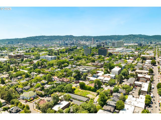2226 Ne WEIDLER St, Portland, OR 97232