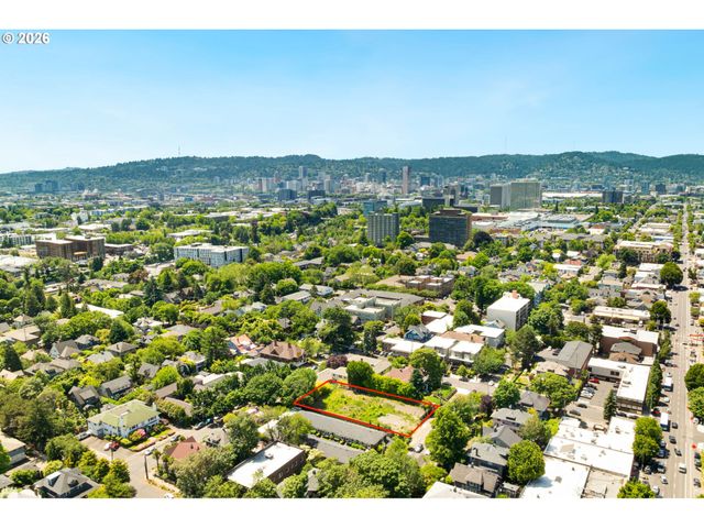 2226 Ne WEIDLER St, Portland, OR 97232
