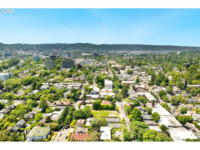 2226 Ne WEIDLER St, Portland, OR 97232