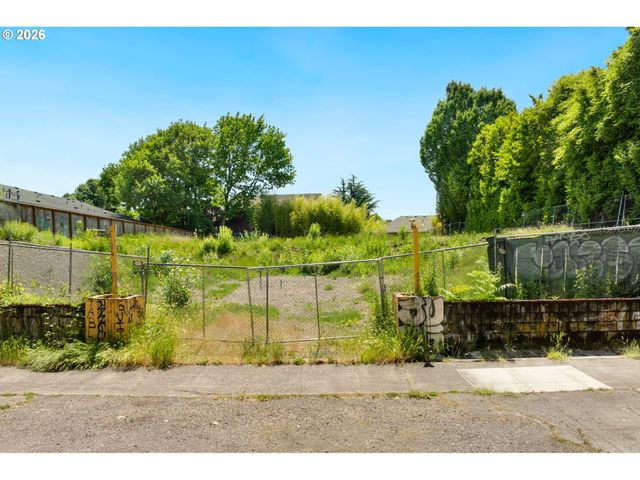 2226 Ne WEIDLER St, Portland, OR 97232