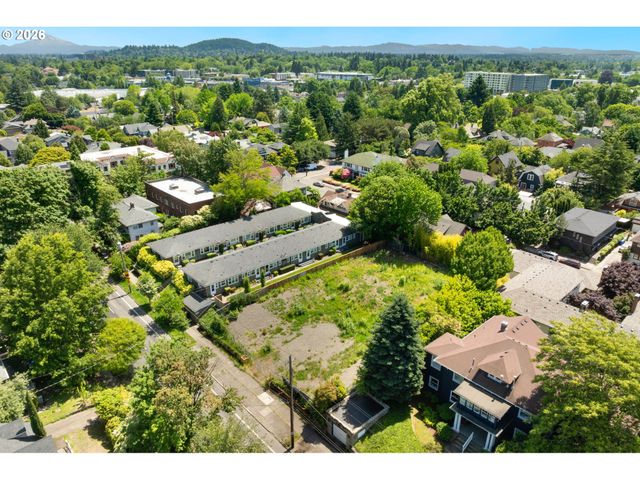 2226 Ne WEIDLER St, Portland, OR 97232