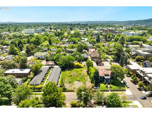 2226 Ne WEIDLER St, Portland, OR 97232