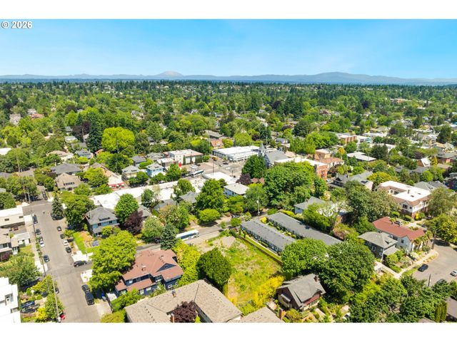 2226 Ne WEIDLER St, Portland, OR 97232