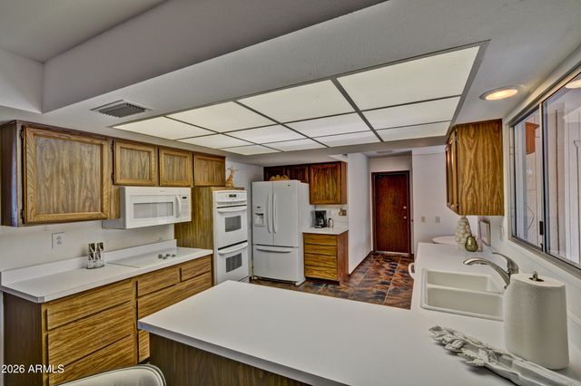 10122 W WILLOWCREEK Circle, Sun City, AZ 85373