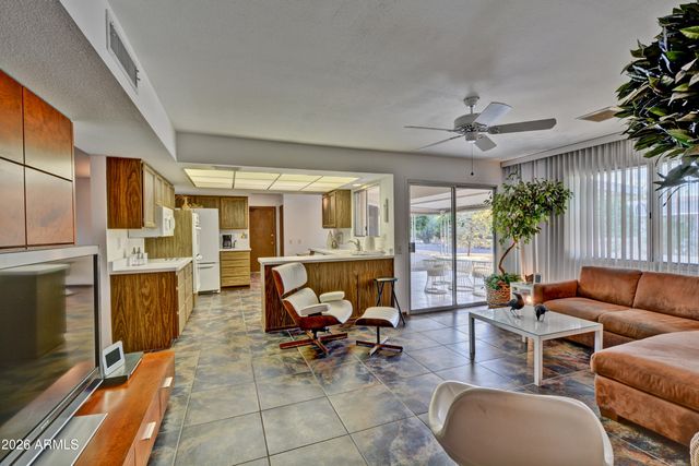 10122 W WILLOWCREEK Circle, Sun City, AZ 85373