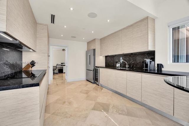 2645 S Bayshore Dr 1802, Miami, FL 33133