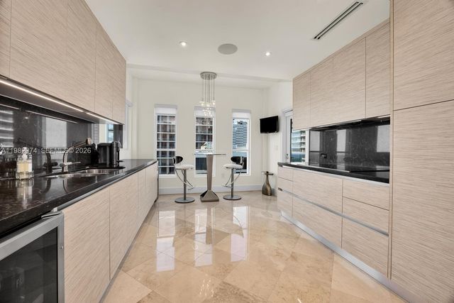 2645 S Bayshore Dr 1802, Miami, FL 33133