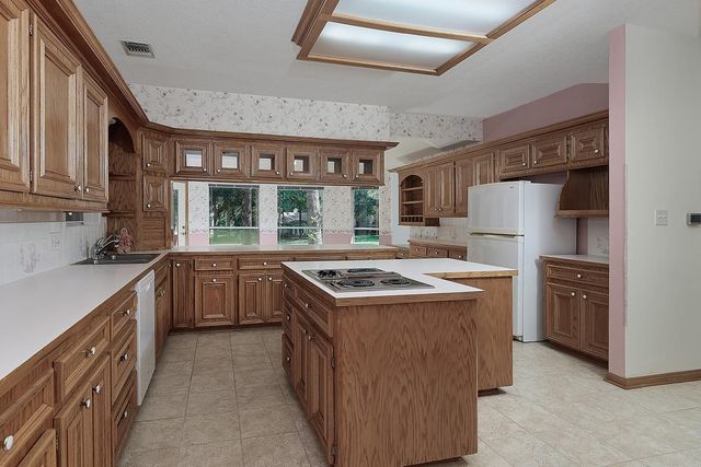 3134 Lake Island Drive, Montgomery, TX 77356