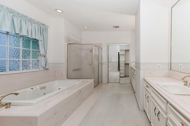 3134 Lake Island Drive, Montgomery, TX 77356