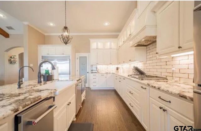 225 CLEMENTS CIRCLE, Tatum, TX 75691