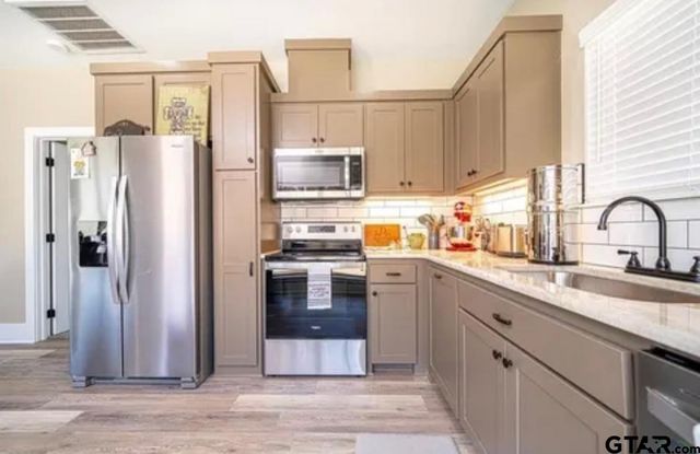 225 CLEMENTS CIRCLE, Tatum, TX 75691