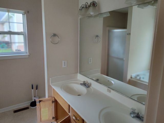 3813 Roscommon Way, Clarksville, TN 37040