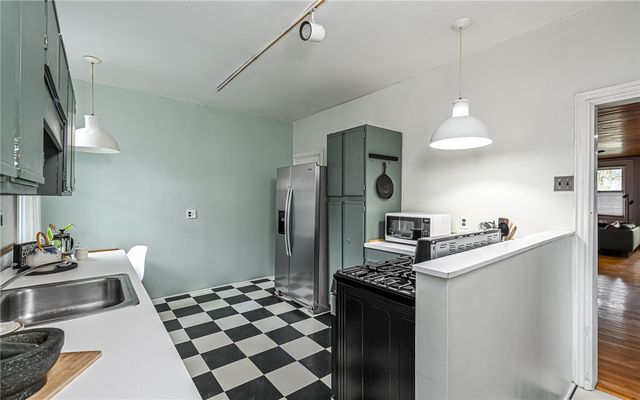 104 Ivy Street, Edgewood, PA 15218