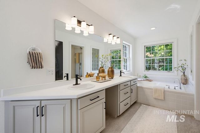 1651 E Silverspot Ln, Boise, ID 83706