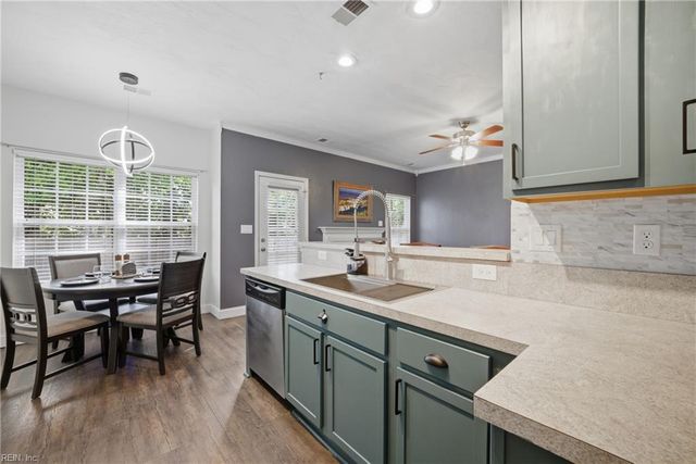 136 Kings Gate DR, Portsmouth, VA 23701