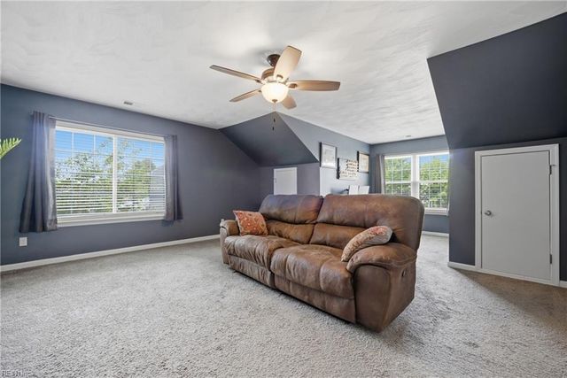 136 Kings Gate DR, Portsmouth, VA 23701