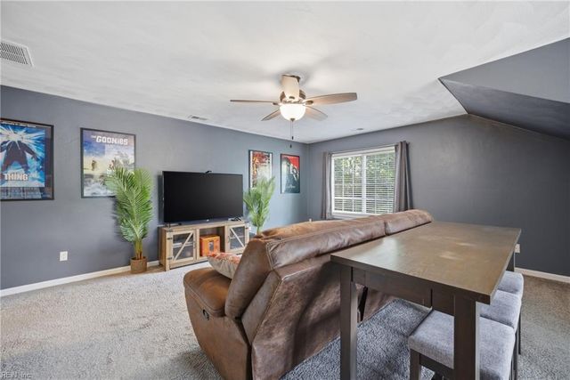136 Kings Gate DR, Portsmouth, VA 23701
