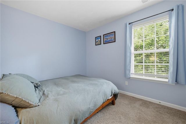 136 Kings Gate DR, Portsmouth, VA 23701