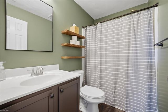 136 Kings Gate DR, Portsmouth, VA 23701
