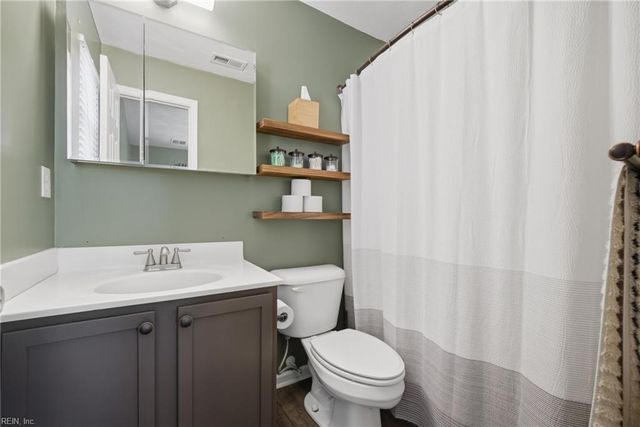 136 Kings Gate DR, Portsmouth, VA 23701