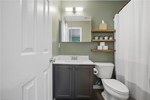 136 Kings Gate DR, Portsmouth, VA 23701