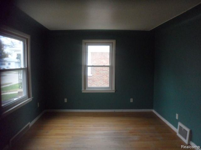 16207 Manchester Avenue, Eastpointe, MI 48021