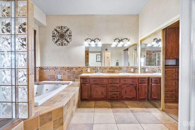 13101 Meacham Road, Bakersfield, CA 93314